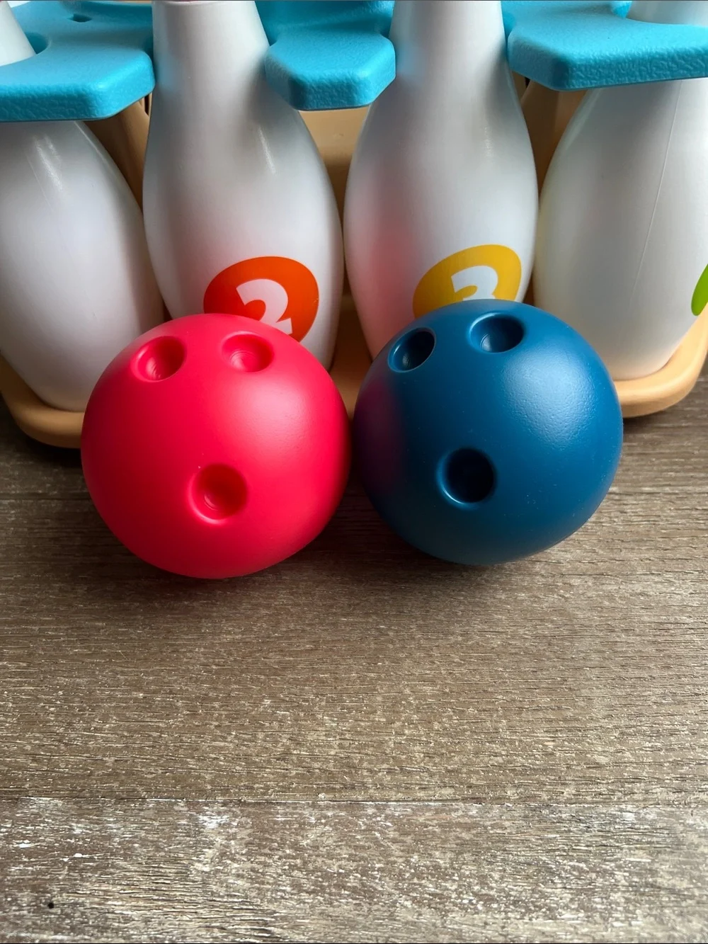 NWOT Chuckle & Roar Kids Bowling Set 10-Pin Bowling Game with Storage Caddy